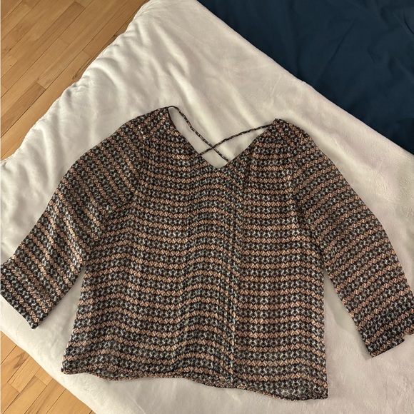 Elegant Geometric Patterned Blouse - Picture 4 of 5